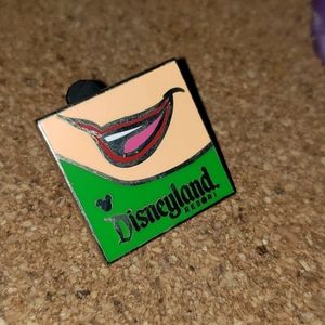 ⭐3 FOR $9, Disneyland Resort Tinkerbell Chin Disney Trading Pin